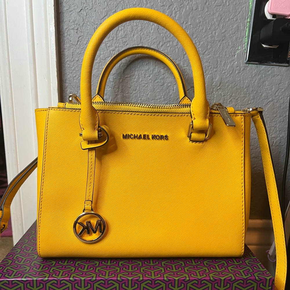 Michael Kors crossbody purse